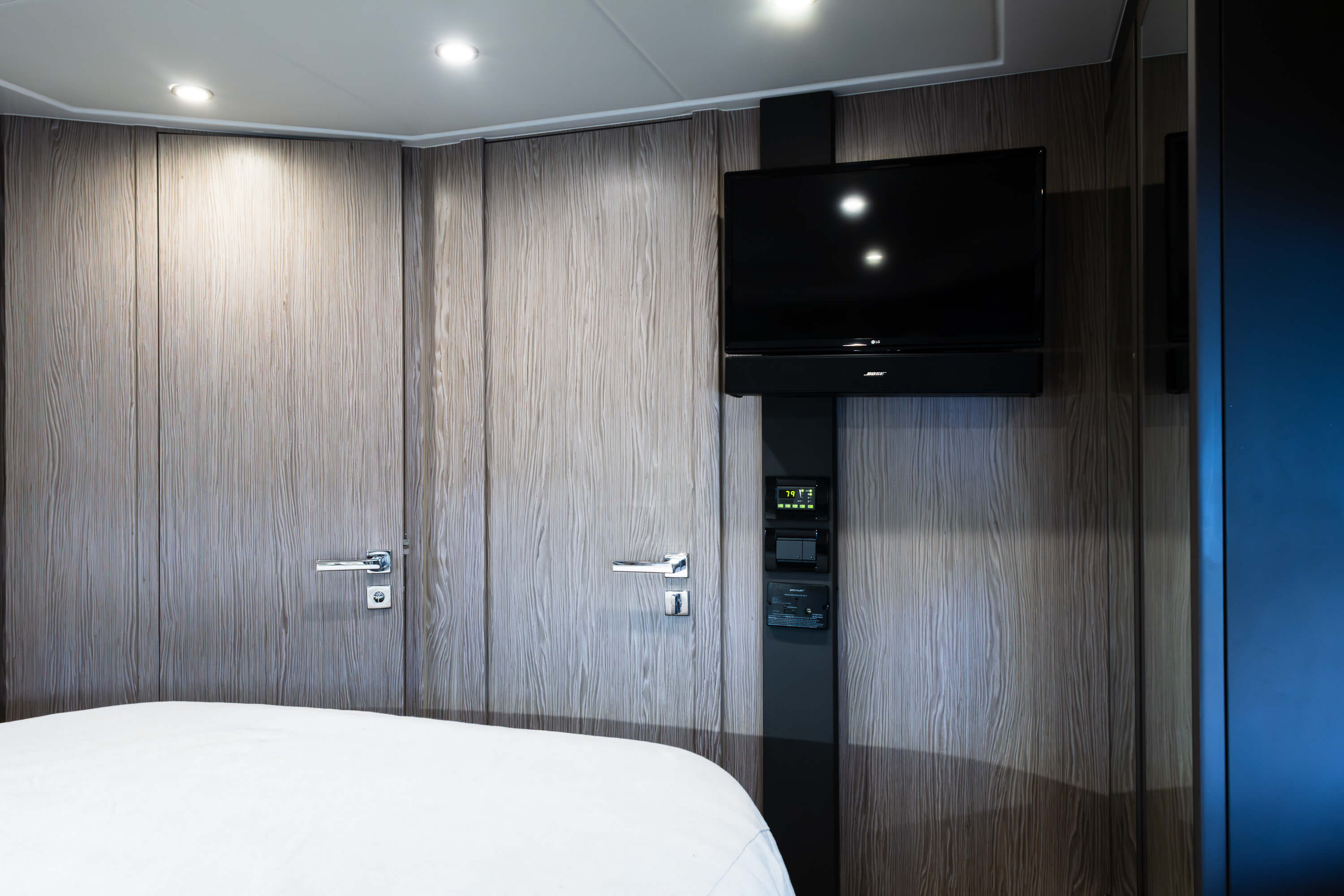 Yacht Photo 30